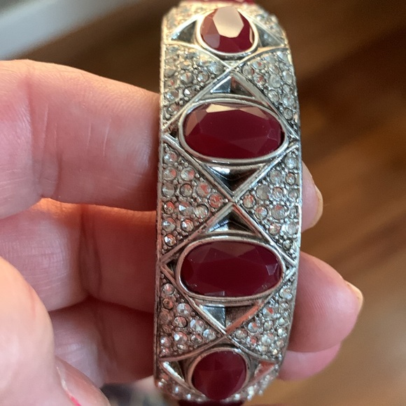 Bracelet with silver toned background   Diamond and gem stone design. - Picture 7 of 7